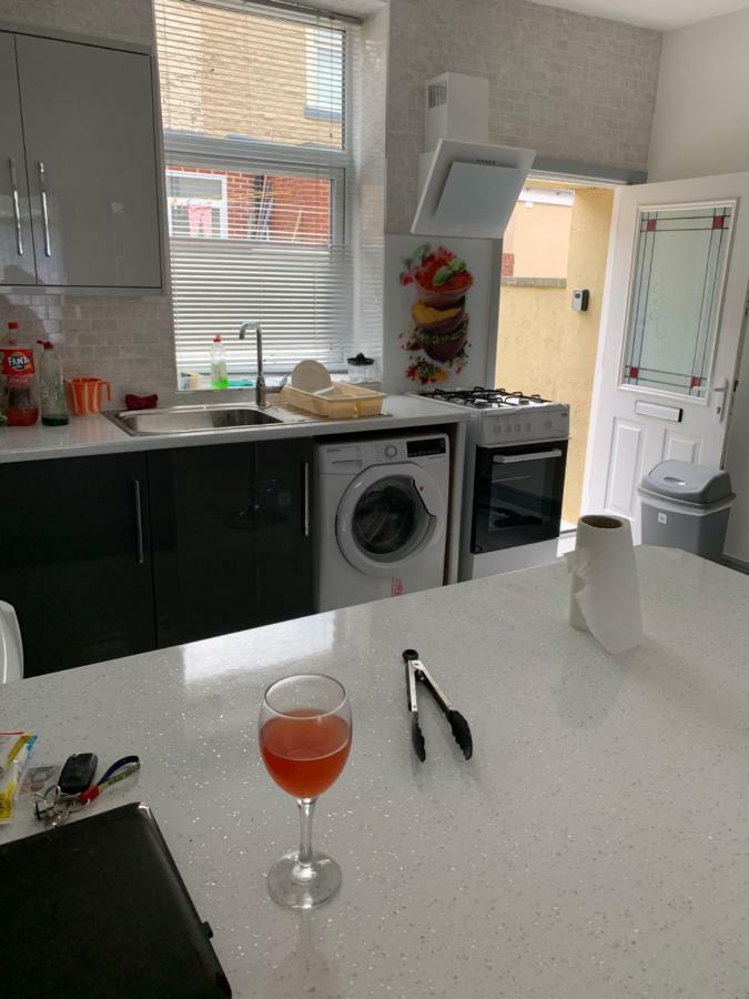 Entire 6 Bed 5 Star Luxury House Free Wifi Views Apartment *